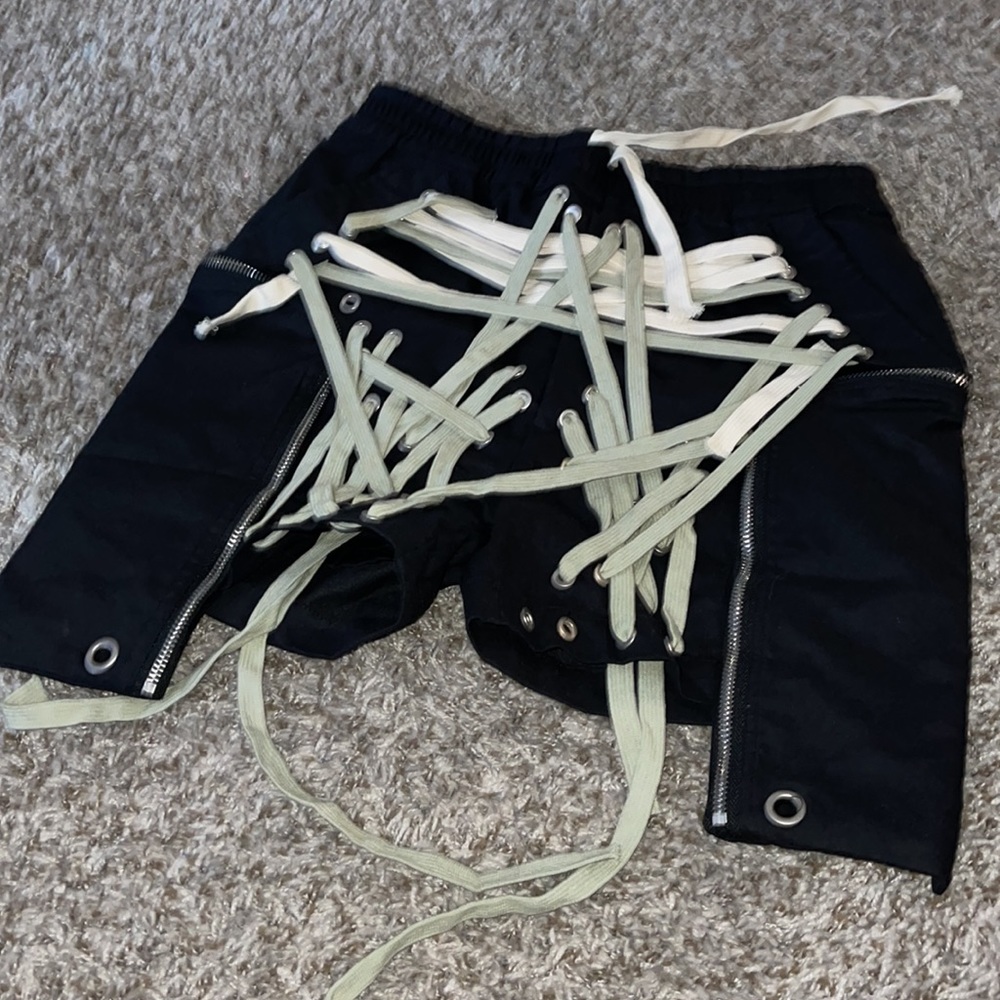 Shorts - Picture 2 of 4